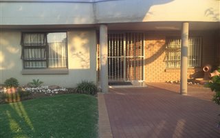5 Bedroom House in Mackenzie Park