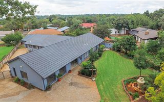 7 Bedroom House in Kanonkop