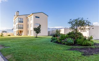2 Bedroom Apartment in Greenways Golf Estate