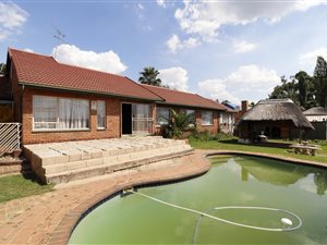 4 Bed House in Edelweiss