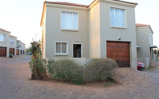 3 Bedroom Duplex in Grobler Park