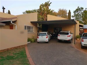 4 Bed House in Halfway House