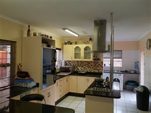 4 Bed House in Halfway House