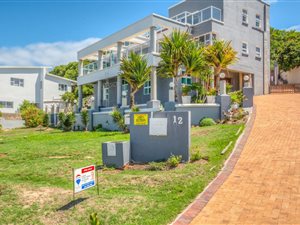 6 Bedroom House in Kini Bay