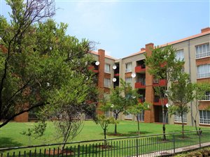 2 Bed Apartment in Waterkloof Glen