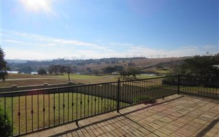 4 Bedroom House in Blue Valley Golf Estate