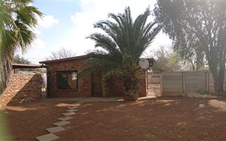 3 Bedroom House in Lourenspark