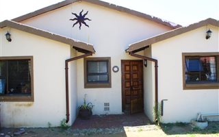 3 Bedroom Garden Cottage in Albertsdal