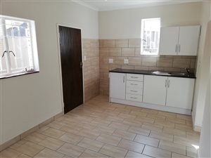 Bachelor apartment in Ashlea Gardens