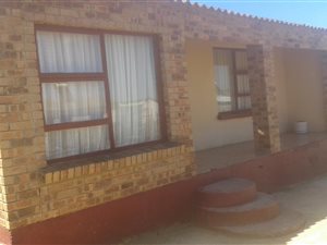 2 Bed House in Uitenhage Central