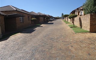 2 Bedroom Apartment in Honeydew Manor