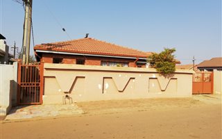 3 Bedroom House in Mahube Valley