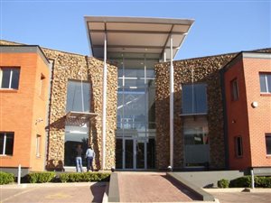 358 m² Office Space in Bedfordview