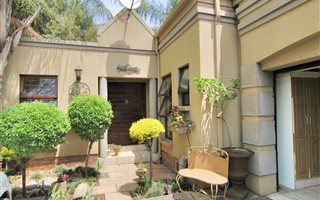 2 Bedroom House in Marais Steyn Park