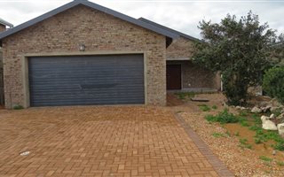 2 Bedroom Duet in Stilbaai