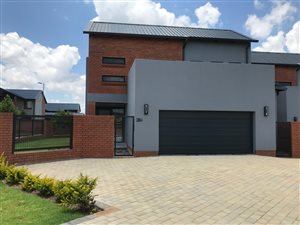 4 Bed House in Silver Lakes