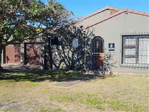 6 Bed House in Gustrouw