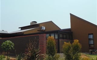 2 Bedroom House in Waterval East