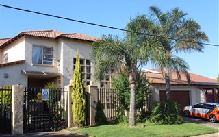 6 Bedroom House in Laudium