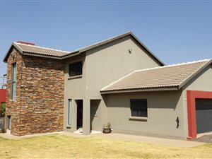 4 Bed House in Zwavelpoort