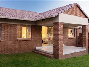 3 Bed Townhouse in Mooikloof Ridge