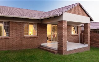 3 Bedroom Townhouse in Mooikloof Ridge