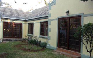 5 Bedroom House in Rietvalleirand
