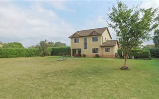 3 Bedroom House in Clifton Hill Estate