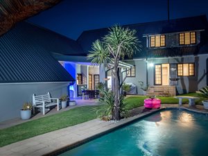 4 Bed House in Hurlingham Manor