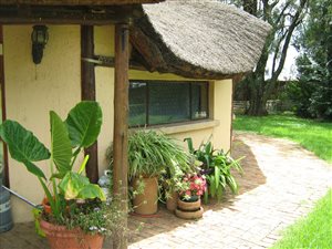2 Bed Garden Cottage in Vandermerweskroon