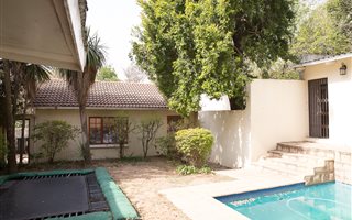 3 Bedroom House in Kew