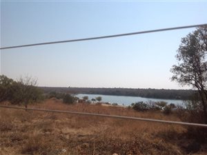 5 ha Land available in Kameeldrift