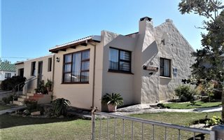 3 Bedroom House in De Kelders