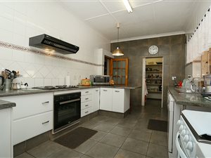 7 Bed House in Horison