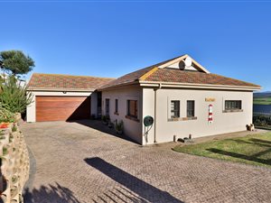3 Bed House in Reebok