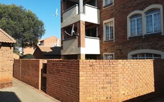 2 Bedroom Townhouse in Die Hoewes