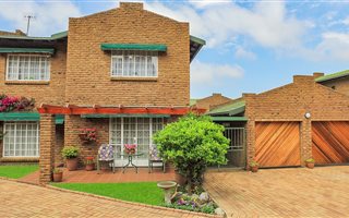 4 Bedroom Duplex in Bassonia
