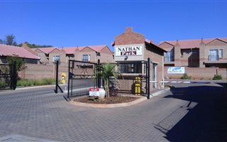 2 Bedroom Flat in Magalieskruin