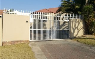 3 Bedroom House in Country View