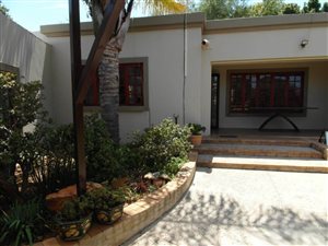 4 Bed House in Kensington B