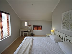 2 Bed Apartment in Keurboomstrand