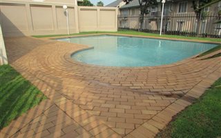 2 Bedroom Townhouse in Rembrandt Park