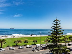 2 Bed Apartment in Sea Point