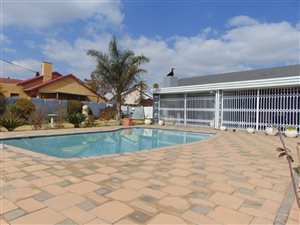 4 Bed House in Esther Park