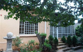 2 Bedroom House in Kensington