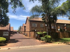 3 Bed Apartment in Hennopspark