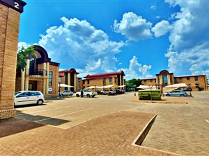 270 m² Commercial space in Langenhoven Park