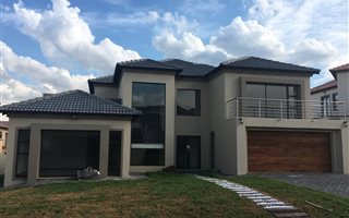 5 Bedroom House in Blue Valley Golf Estate