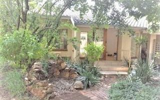 2 Bedroom Garden Cottage in Hurlingham