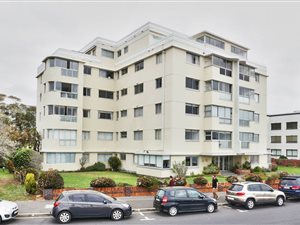 2 Bed Apartment in Mouille Point